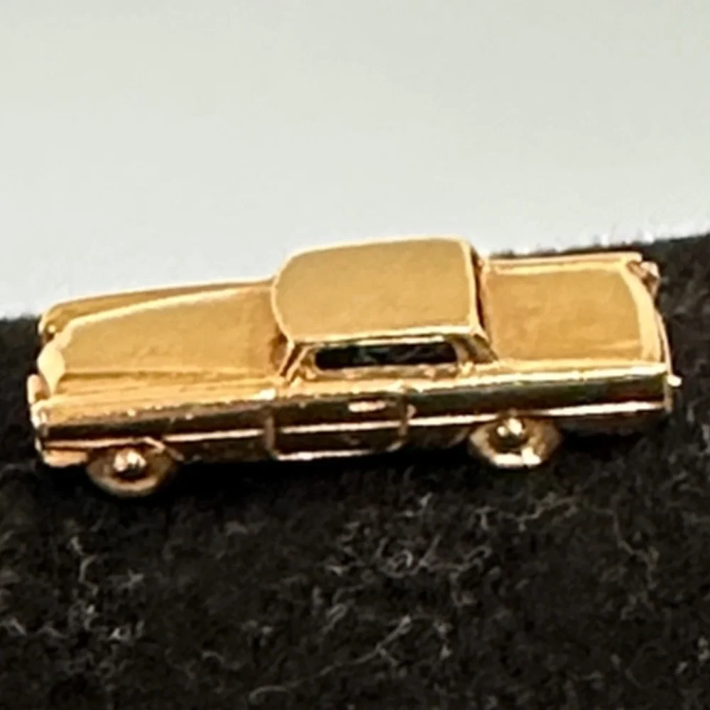 14k real solid Gold Classic Car Pin​